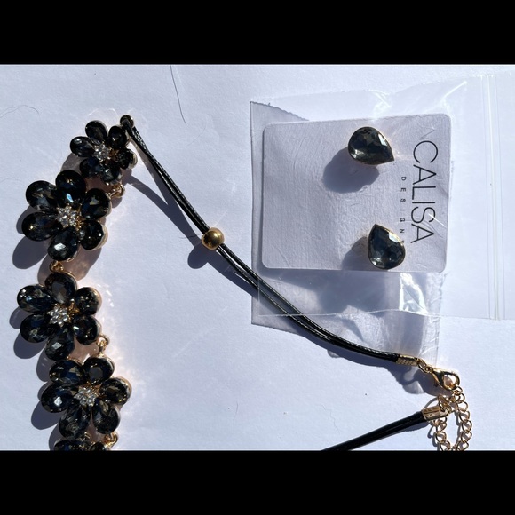 Kalisa black glass short necklace. - Picture 3 of 3